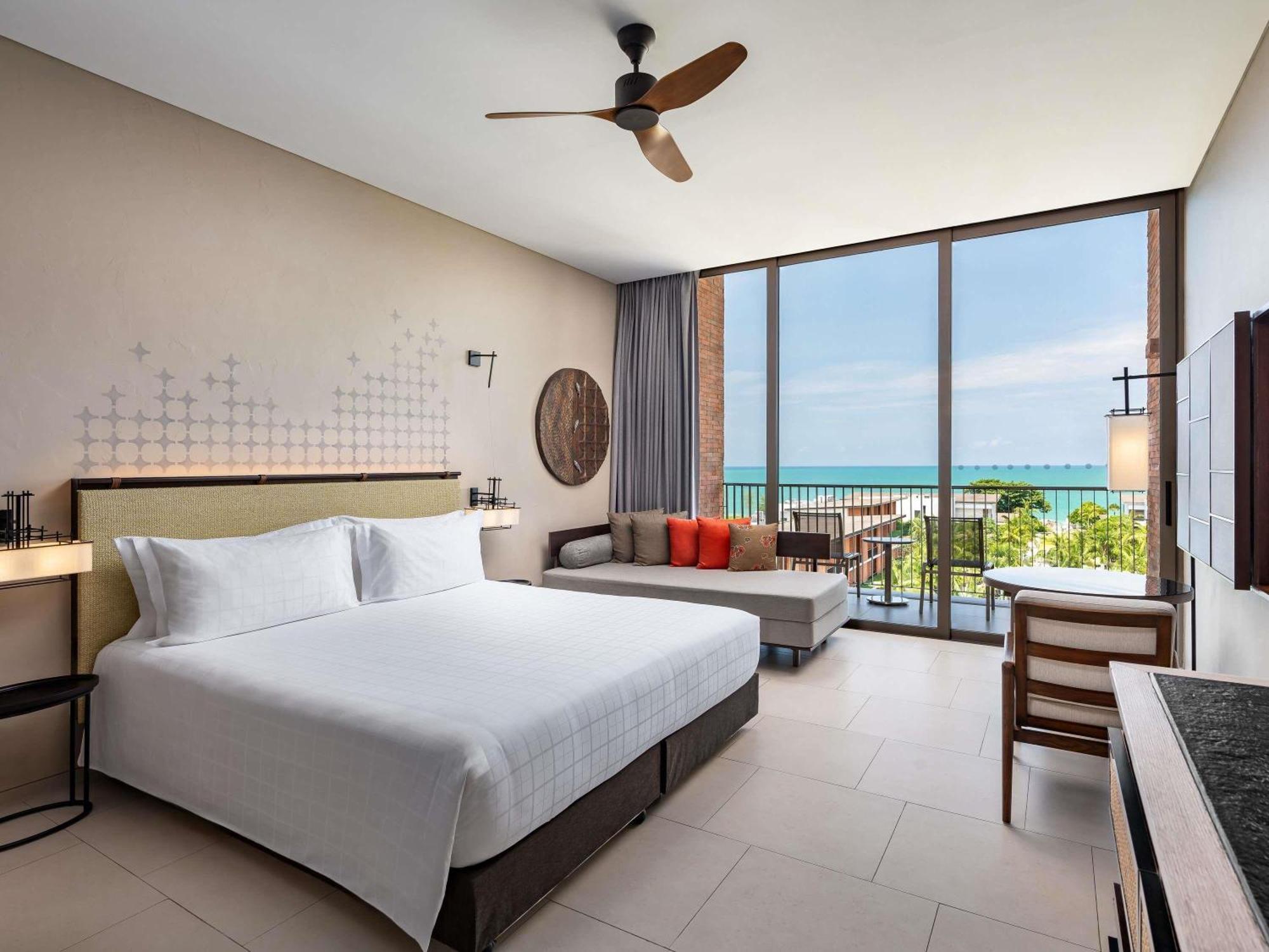 Deluxe King Room with Sea View
