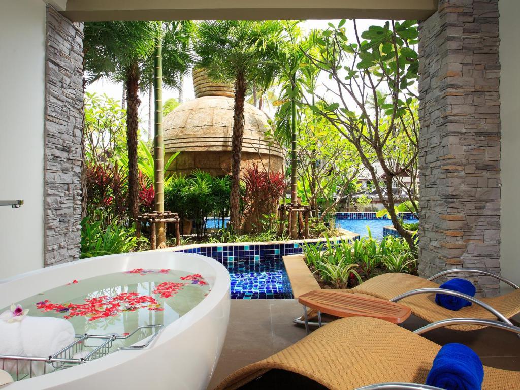 Suite with pool access,121851202:JPEG